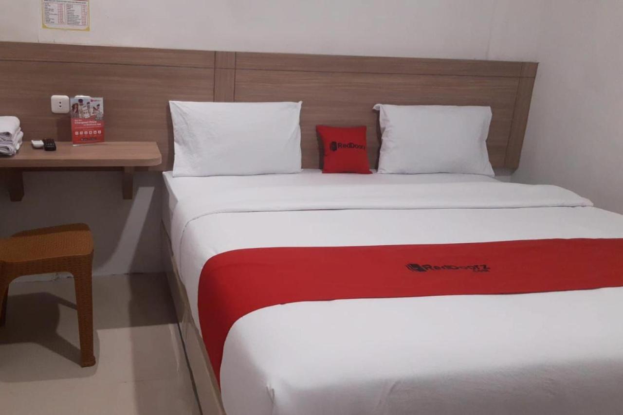 Hotel Reddoorz @ Jalan Wahidin Medan Extérieur photo