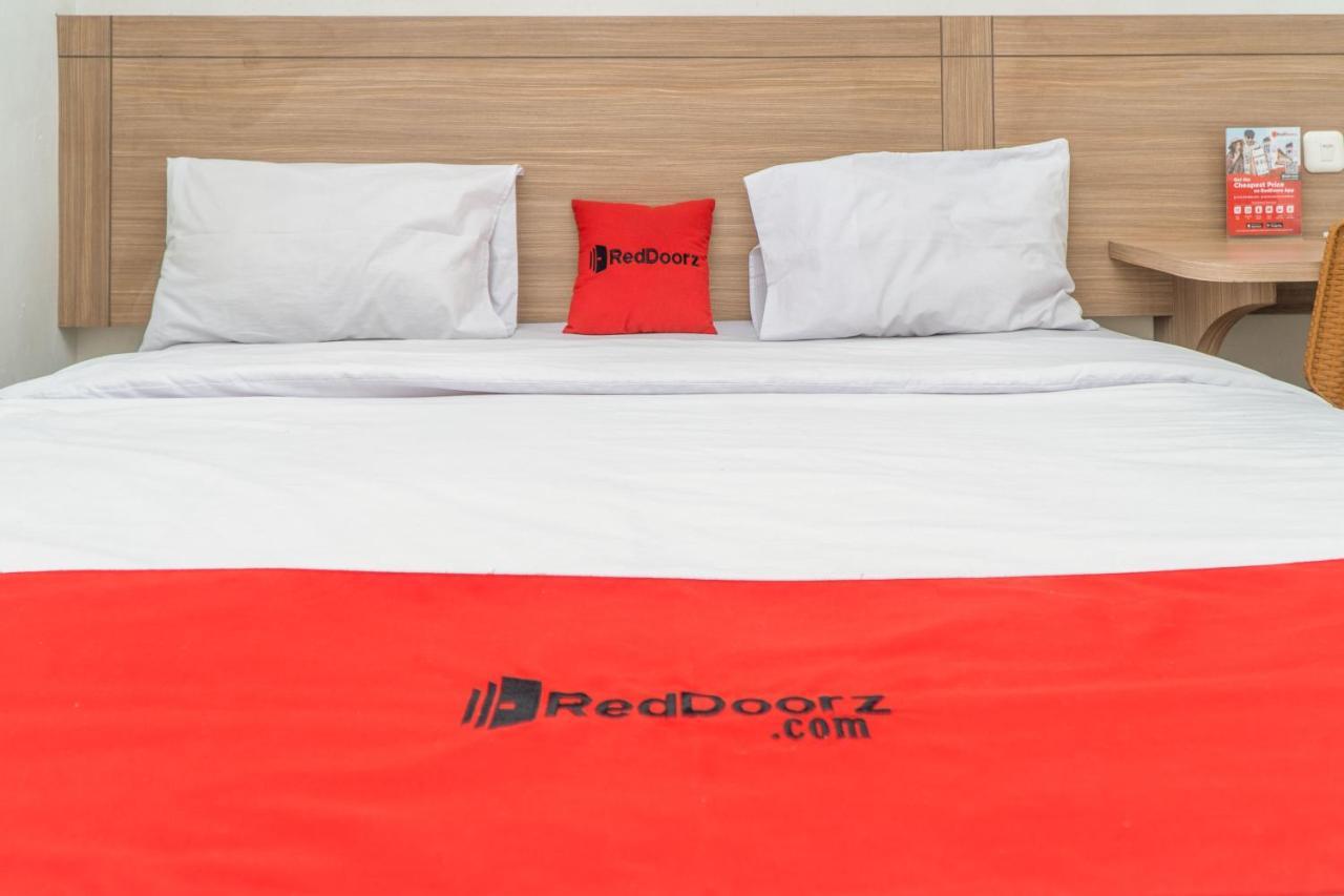 Hotel Reddoorz @ Jalan Wahidin Medan Extérieur photo