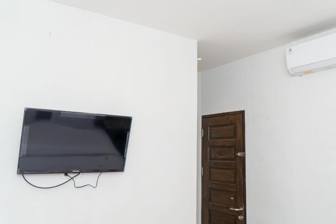 Hotel Reddoorz @ Jalan Wahidin Medan Extérieur photo