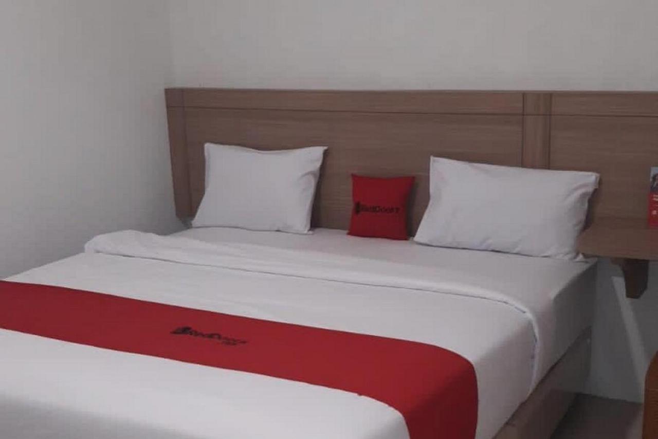Hotel Reddoorz @ Jalan Wahidin Medan Extérieur photo