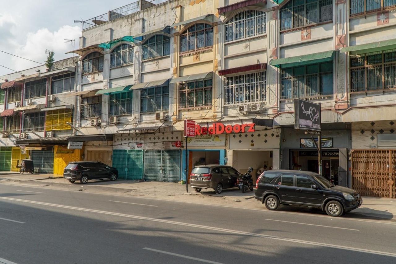 Hotel Reddoorz @ Jalan Wahidin Medan Extérieur photo